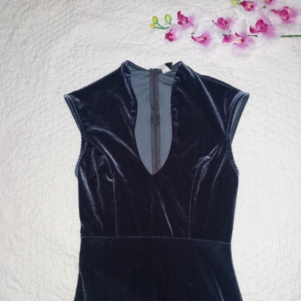 WINDSOR WOMEN'S SLEEVELESS VELVET DRESS SIZE LARGE - Picture 2 of 15